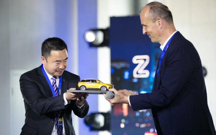 В Минске красиво представили первые автомобили китайского бренда FAW Bestune 5