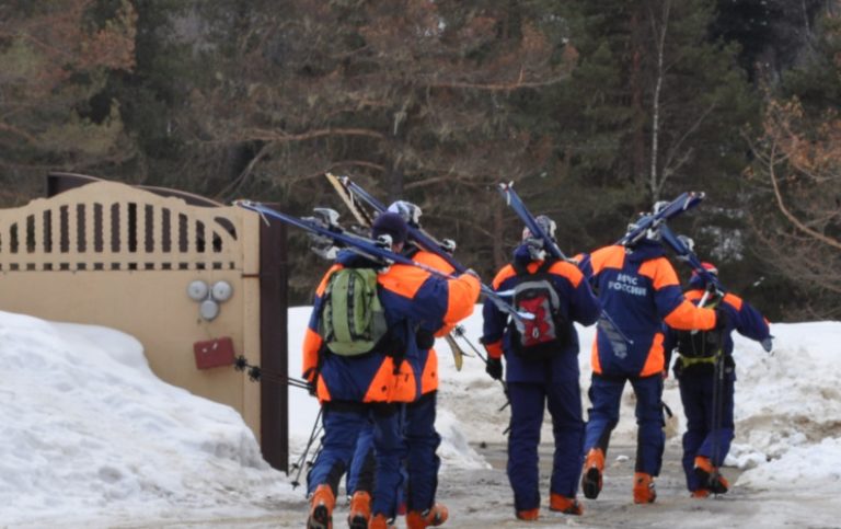 МЧС России: спасатели начали поиску группы туристов из Беларуси в горах Карачаево-Черкессии