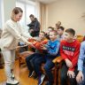 «Санта» подарила драконов особенным детям в Минске. Только посмотрите