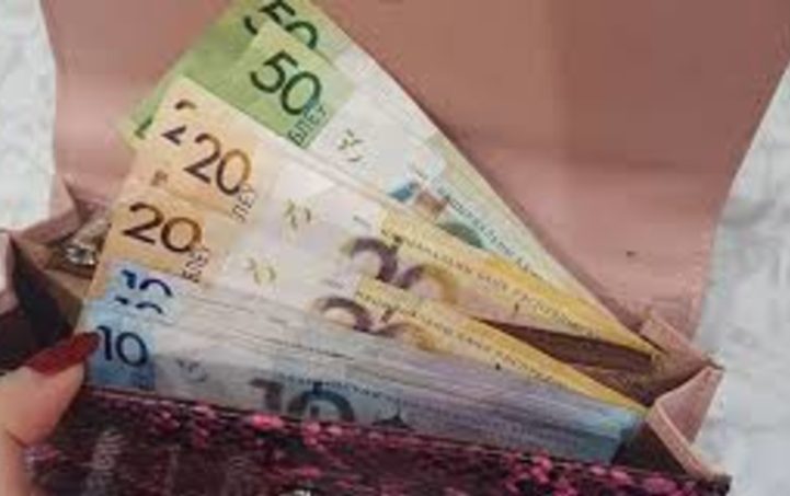 Средняя зарплата белорусов в июле выросла более чем на 50 рублей