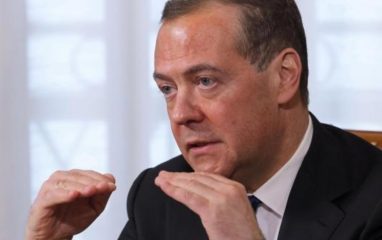 Экс-президент РФ Дмитрий Медведев пригрозил созданием санитарной зоны в Польше