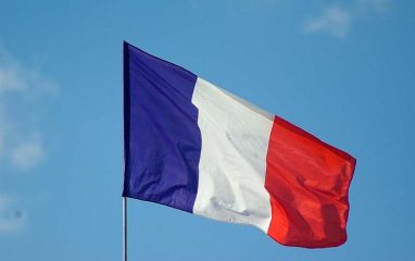 Во Франции стартовал первый тур досрочных выборов в парламент