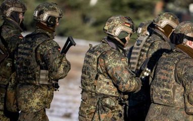 Песков заявил, что отправка солдат ФРГ в Литву создает очаги опасности у границ России