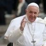 Папа римский считает, что праздновать Рождество надо без излишеств