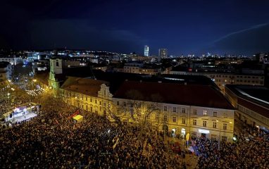Митинги против власти проходят во всей Словакии