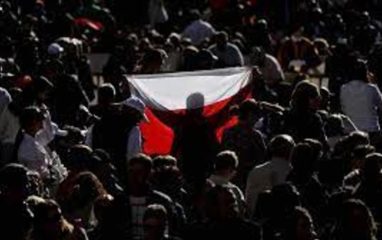Оппозиционная партия Польши проводит масштабную антиправительственную акцию