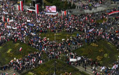 Оппозиционный марш стал самым крупным в истории Варшавы
