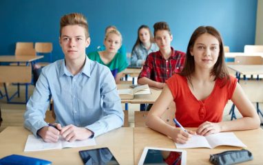 Исследование: белорусские школьники активно «прокачивают» русский и английский к ЦЭ и ЦТ