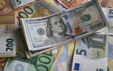 Доллар вновь упал. Какие курсы валют установлены 19 сентября