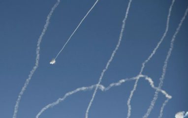 Военное крыло ХАМАС проводит ракетный обстрел Тель-Авива