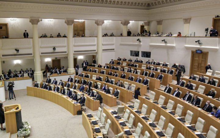 В грузинском парламенте ввели особый режим безопасности