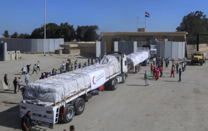 Несколько десятков грузовиков с гумпомощью въехали в сектор Газа