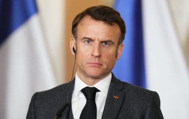 Президент Франции Макрон заявил, что Париж не воюет против Москвы