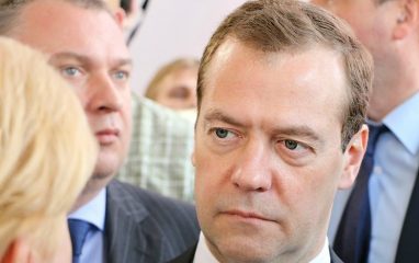 Медведев о новом главкоме ВСУ Сырском: земля загорится у него под ногами