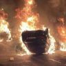 Несколько сотен автомобилей сожгли во Франции за новогоднюю ночь