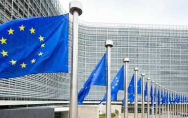 В Еврокомиссии готовы перевести Венгрии заблокированные 10 млрд евро