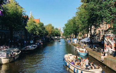 В Амстердаме запретили строительство новых отелей