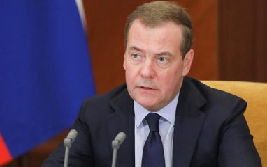 Медведев высказал поддержку идеи Путина о передаче оружия противникам Запада
