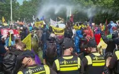 Полиция Гааги задержала более 2 тысяч экоактивистов