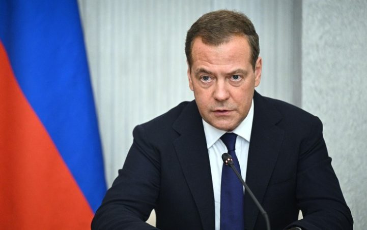 Медведев предложил Москве приостановить дипотношения с Евросоюзом