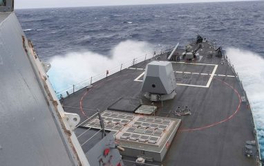 Хуситы атаковали американский эсминец в Красном море