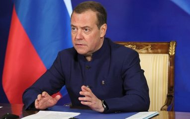 Медведев: Украина примет предложение Путина, иначе продолжится наступление