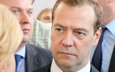 Экс-президент РФ Медведев призвал поддерживать западную оппозицию