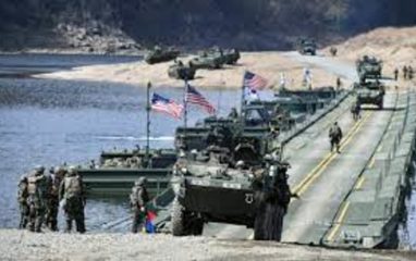 Армии Южной Кореи и США проводят совместные учения