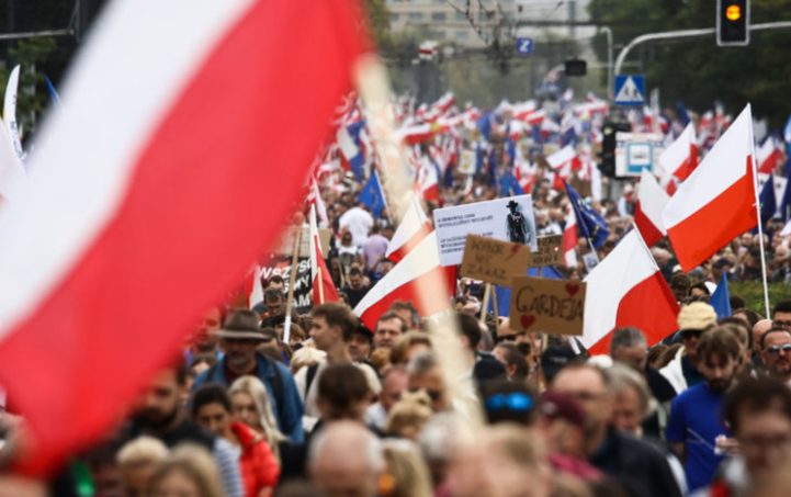 Администрация Польши продолжит требовать репарации от ФРГ