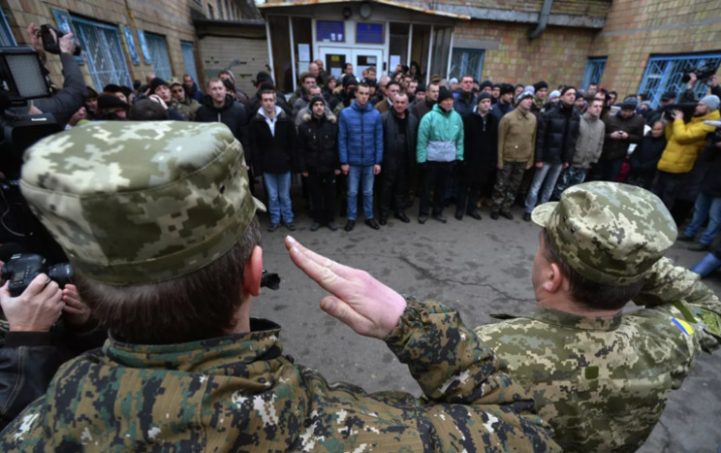 Сотни тысяч украинцев пытаются избежать мобилизации