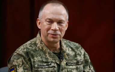 CNN: Владимир Зеленский требует от главкома армии страны избежать застоя на поле боя