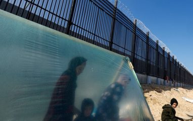 Египет начал возводить стену на границе с сектором Газа