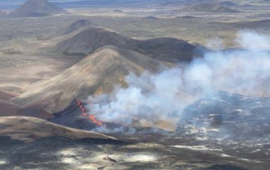 На южных территориях Исландии ввели режим ЧС из-за извержения активного вулкана