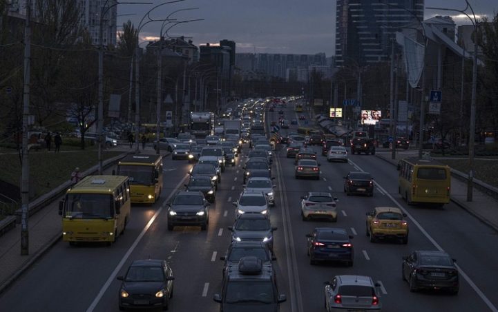 Почти полтысячи городов Украины остаются без электричества