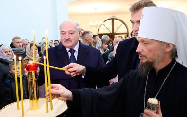Президент Беларуси Лукашенко на Рождество отправился в храм