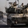 Артиллерия и танки начали вести обстрелы рядом с границей Израиля