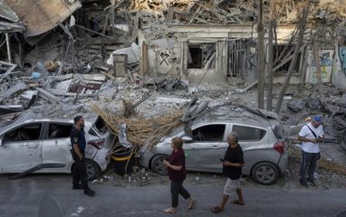 Жители Тель-Авива скупают продукты из-за конфликта с ХАМАСом