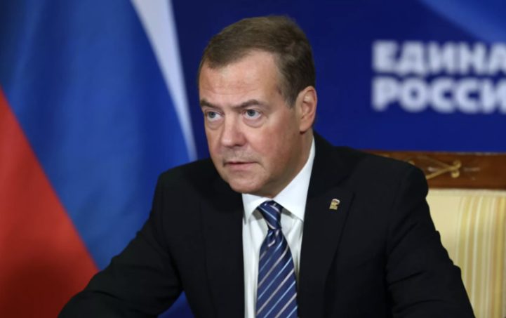 Медведев: наращивание военной помощи НАТО Киеву приближает третью мировую войну