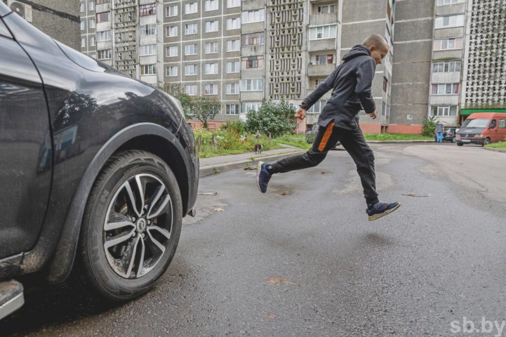 Дворовые войны: кто должен уступать дорогу и как избежать штрафа