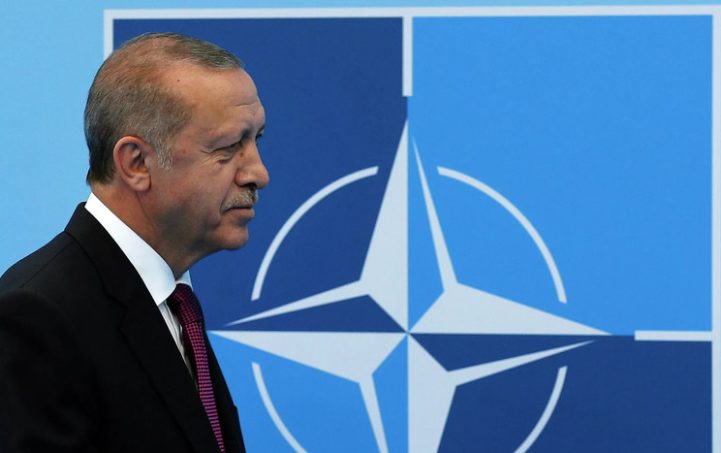 Песков: страны Запада оказывают большое давление на Турцию перед саммитом НАТО