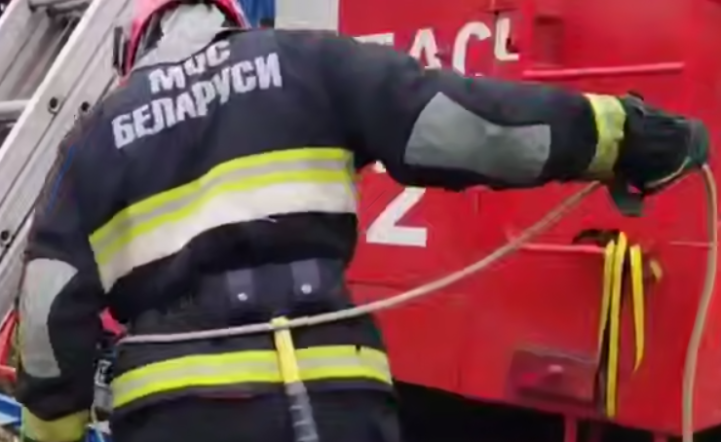 На севере Беларуси обрушилась плита автомобильного моста через реку. Что известно об инциденте?