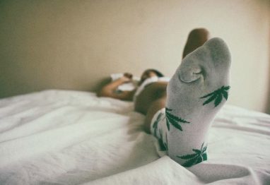 Нужно ли гладить носки после стирки: спрашиваем у микробиологов