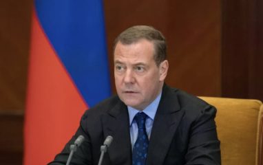 Медведев: РФ никому не позволит «отменить» ее ценности