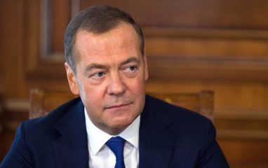 Медведев заявил, что украинское террористическое государство должно быть уничтожено дотла