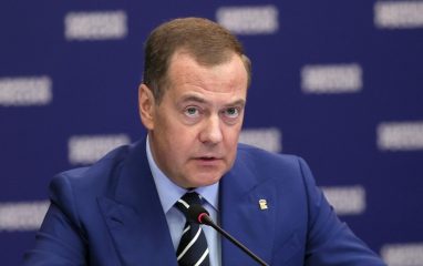 Медведев: страны Запада и Украина «не должны заиграться в самолётики»
