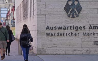 В МИД Германии призывают к деэскалации после столкновений в Косово