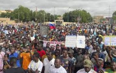 Жители Нигера собирают добровольцев для борьбы с интервенцией