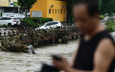 Свыше 50 тысяч человек эвакуированы в Пекине из-за проливных дождей