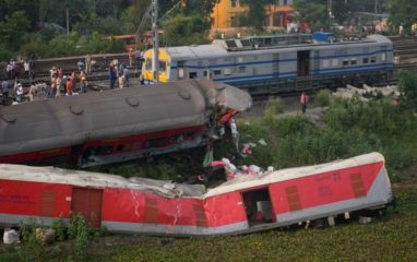 The Guardian: оппозиция Индии обвинила власти в перекладывании ответственности за железнодорожную катастрофу