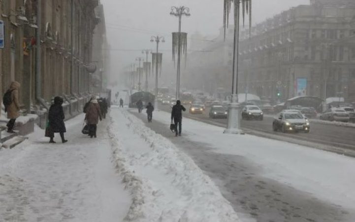 Оранжевый уровень объявили в Беларуси на 15 февраля из-за морозов и метели